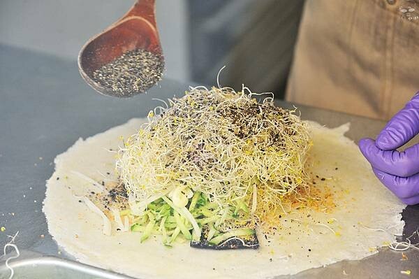 彰化輕食推薦，員濃豆漿 苜蓿芽卷，健康早餐的選擇，非基改黃豆