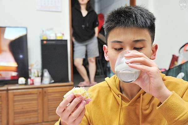 彰化輕食推薦，員濃豆漿 苜蓿芽卷，健康早餐的選擇，非基改黃豆