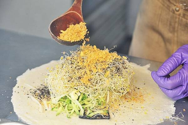 彰化輕食推薦，員濃豆漿 苜蓿芽卷，健康早餐的選擇，非基改黃豆