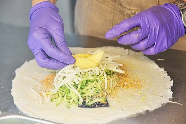 彰化輕食推薦，員濃豆漿 苜蓿芽卷，健康早餐的選擇，非基改黃豆