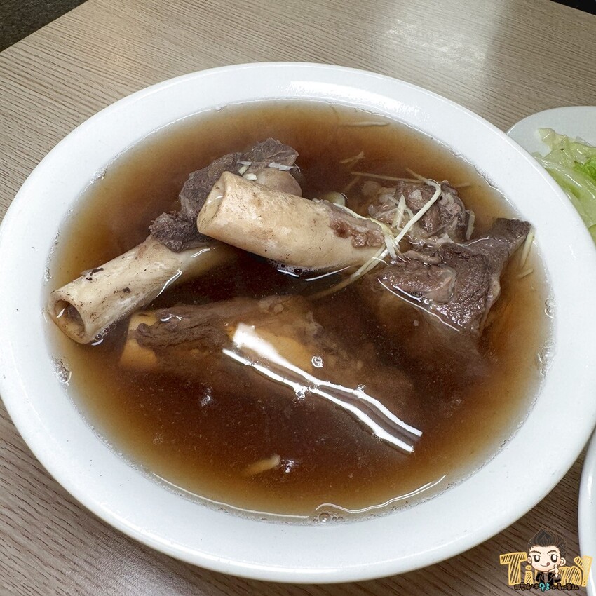 新竹市北區新竹源高雄當歸羊肉。90元羊肉炒麵及羊肉燴飯。100元就有3大根羊大骨的湯品！ (菜單營業時間地址電話) - 跟著踢小米吃喝玩樂趣