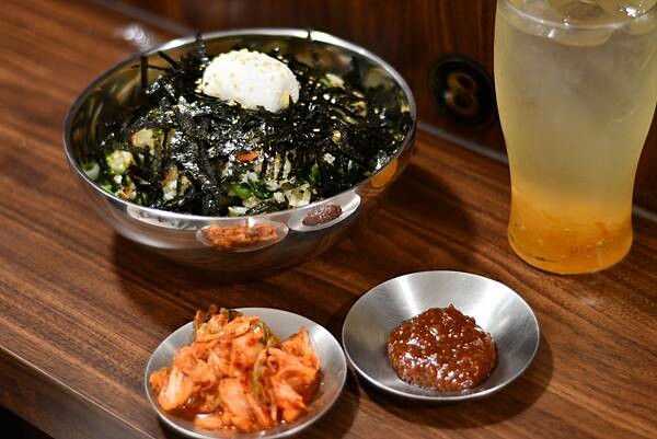 高雄必吃韓式料理!「雲冷麵屋」冷麵 拌飯超美味,也有素食選擇超貼心。