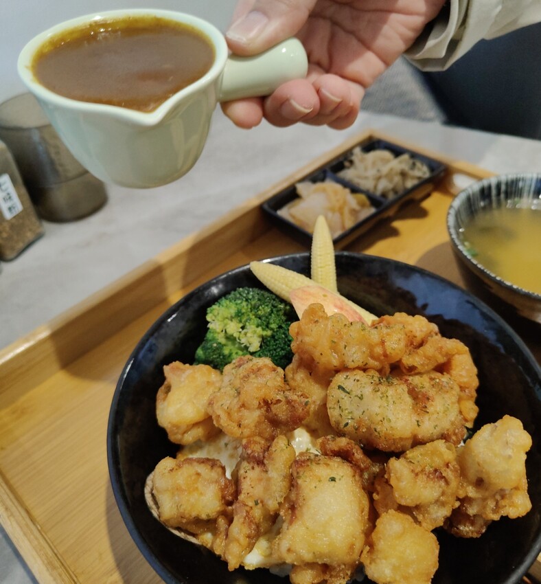 苗栗炸物丼飯必吃推薦|後龍極丼飯館在地人默默吃爆