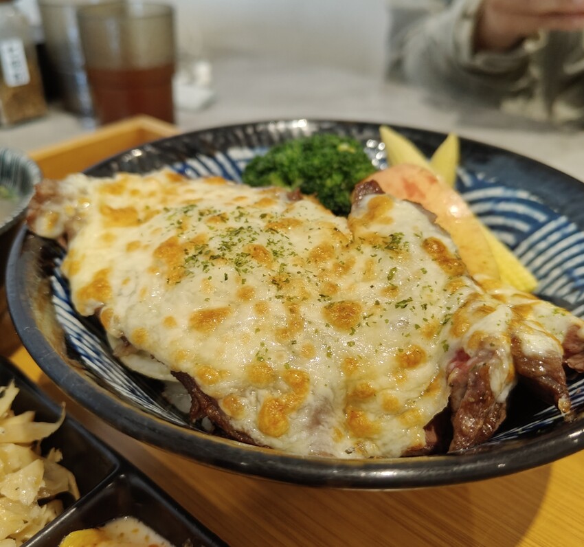 苗栗炸物丼飯必吃推薦|後龍極丼飯館在地人默默吃爆