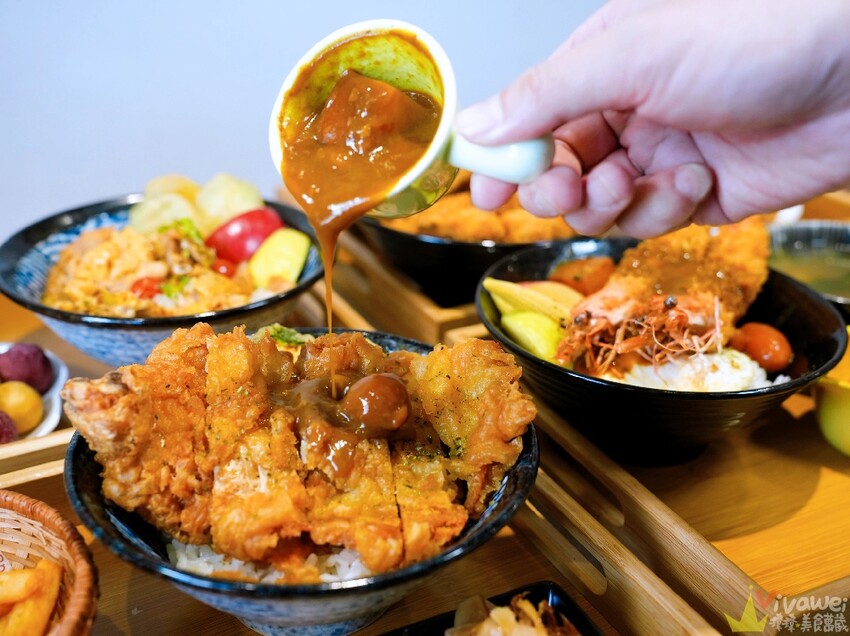 【極丼飯館】環境溫馨舒適~餐點好吃的日式家常料理~內用有泰式奶茶&紅茶飲料免費暢飲!