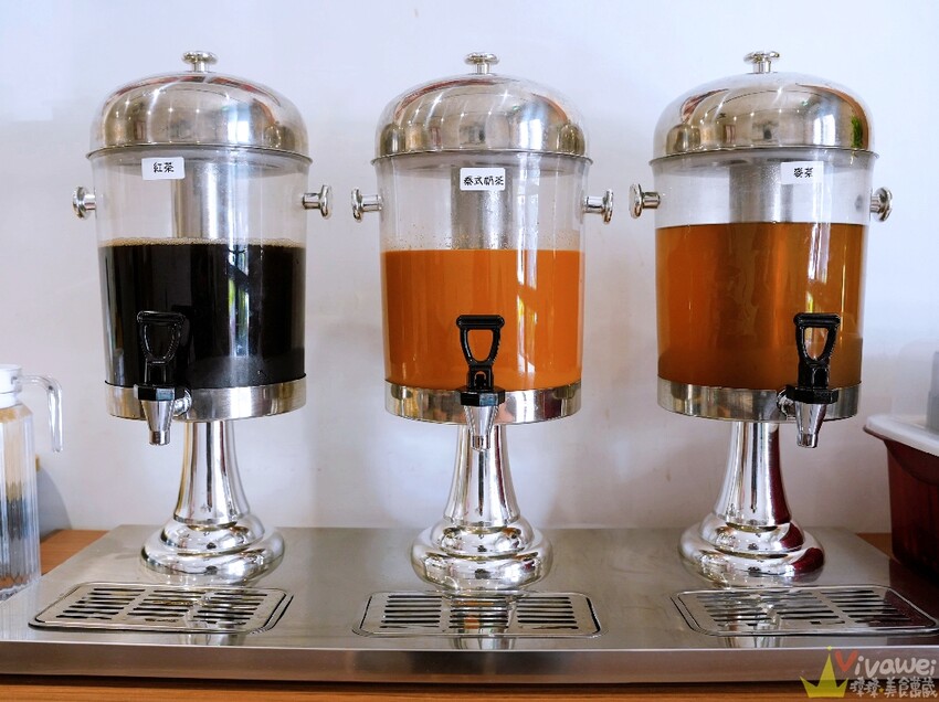 【極丼飯館】環境溫馨舒適~餐點好吃的日式家常料理~內用有泰式奶茶&紅茶飲料免費暢飲!