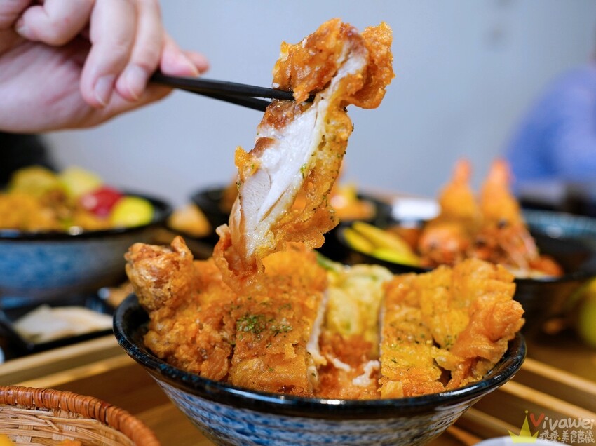 【極丼飯館】環境溫馨舒適~餐點好吃的日式家常料理~內用有泰式奶茶&紅茶飲料免費暢飲!