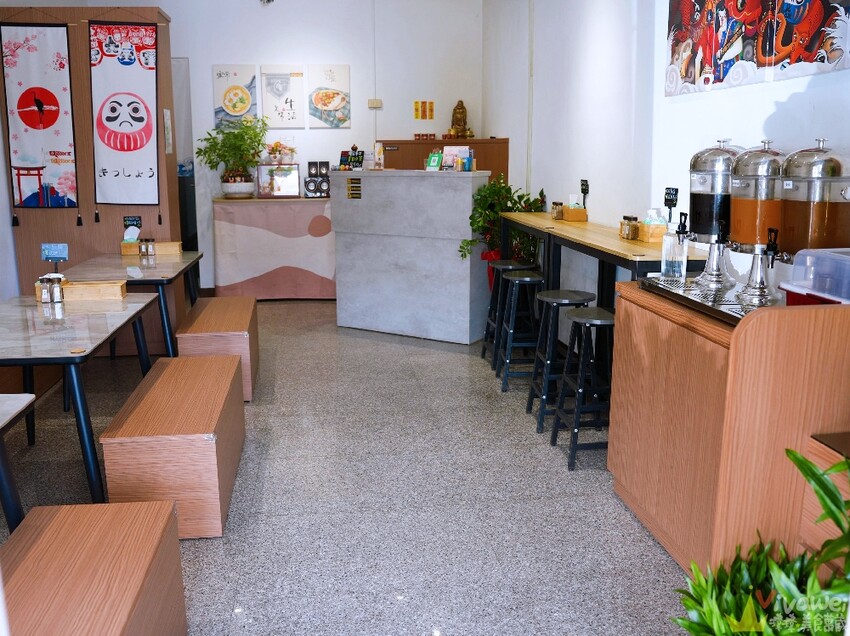 【極丼飯館】環境溫馨舒適~餐點好吃的日式家常料理~內用有泰式奶茶&紅茶飲料免費暢飲!