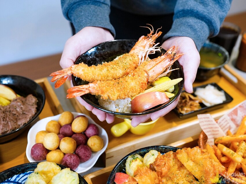 【極丼飯館】環境溫馨舒適~餐點好吃的日式家常料理~內用有泰式奶茶&紅茶飲料免費暢飲!