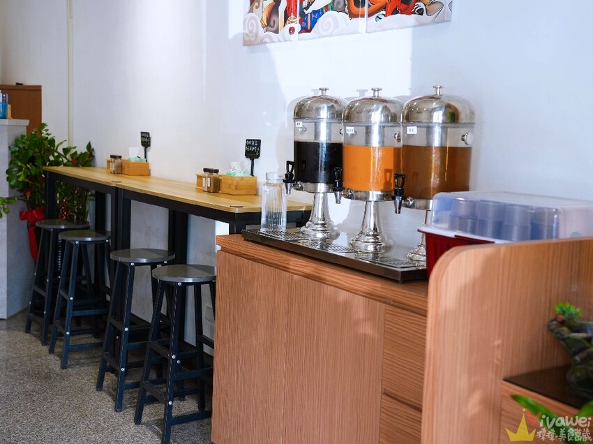 【極丼飯館】環境溫馨舒適~餐點好吃的日式家常料理~內用有泰式奶茶&紅茶飲料免費暢飲!