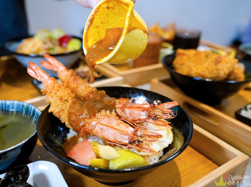 【極丼飯館】環境溫馨舒適~餐點好吃的日式家常料理~內用有泰式奶茶&紅茶飲料免費暢飲!