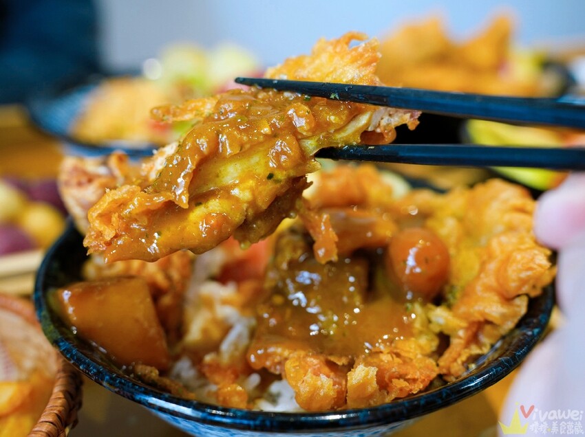 【極丼飯館】環境溫馨舒適~餐點好吃的日式家常料理~內用有泰式奶茶&紅茶飲料免費暢飲!