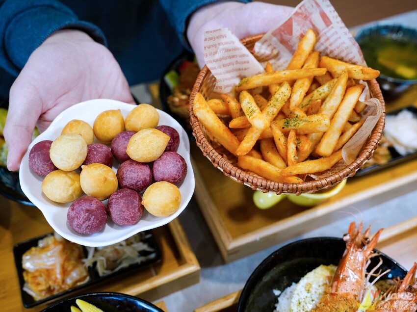 【極丼飯館】環境溫馨舒適~餐點好吃的日式家常料理~內用有泰式奶茶&紅茶飲料免費暢飲!