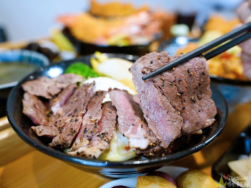 【極丼飯館】環境溫馨舒適~餐點好吃的日式家常料理~內用有泰式奶茶&紅茶飲料免費暢飲!