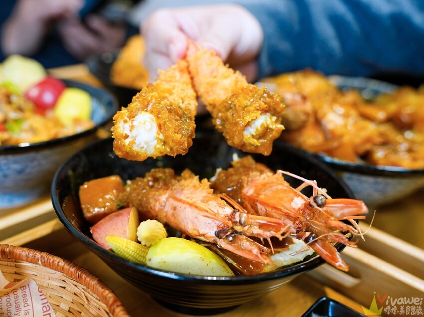 【極丼飯館】環境溫馨舒適~餐點好吃的日式家常料理~內用有泰式奶茶&紅茶飲料免費暢飲!