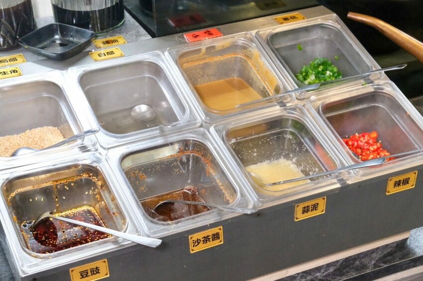 蜀都串串火鍋｜斗六第一家道地麻辣串串鍋，每串十元銅板價還不拿到爆! - 肉依小姐吃什麼