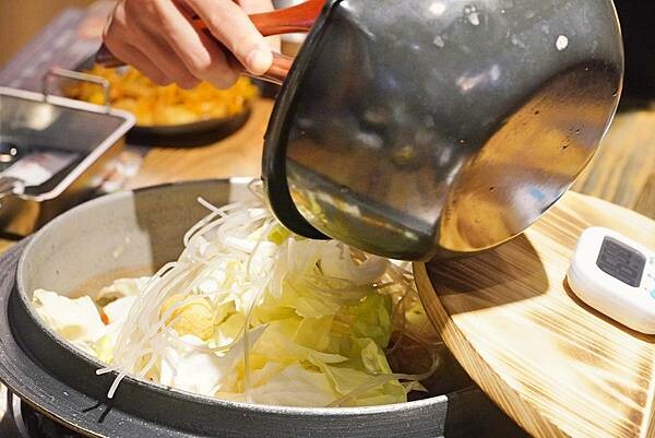 {台中美食}甩鍋雞볶찜韓式炒雞吃到飽-中友店,不分平假日只要 {台中美食}甩鍋雞볶찜韓式炒雞吃到飽-中友店,不分平假日只要