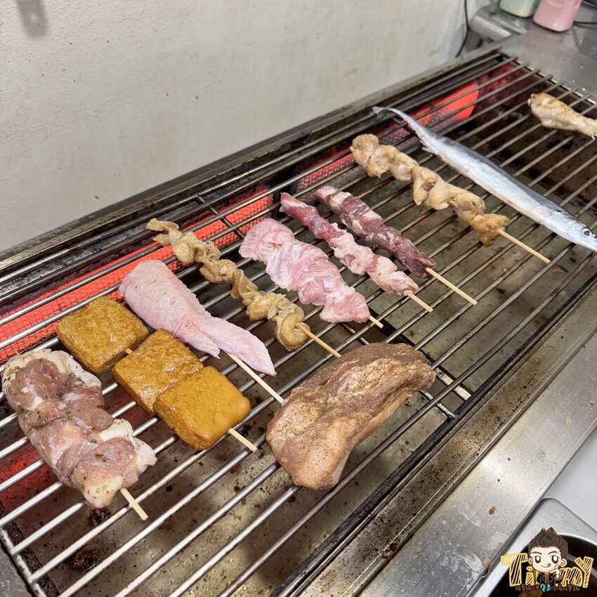 新竹縣竹東鎮新竹竹東LAZY 1983 餐酒館。這家可能是竹東酒類最多的餐酒館！ 串烤全烤不油炸！ (串烤.烤物物菜單營業時間地址電話) - 跟著踢小米吃喝玩樂趣