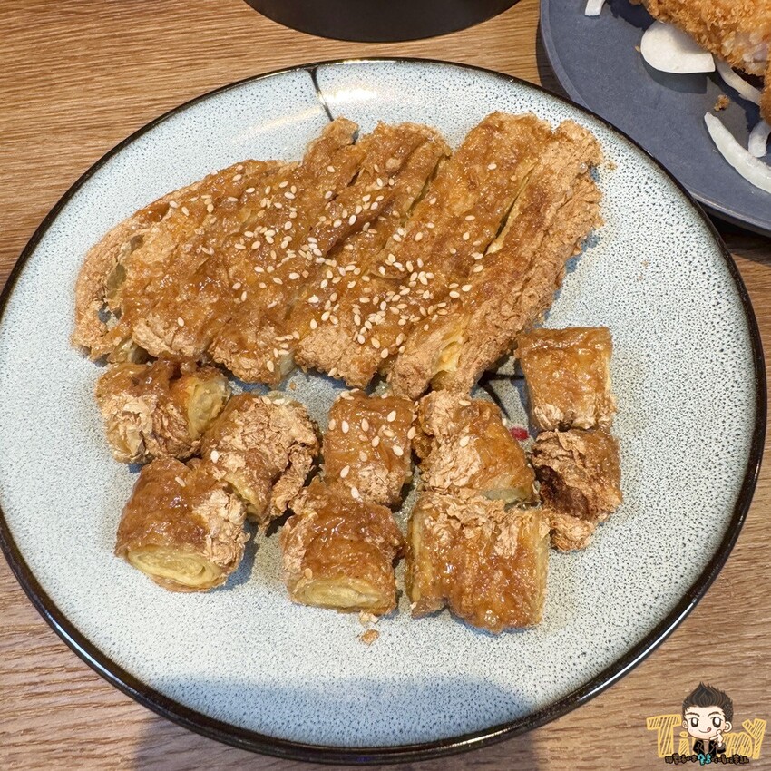 新竹縣竹東鎮新竹竹東LAZY 1983 餐酒館。這家可能是竹東酒類最多的餐酒館！ 串烤全烤不油炸！ (串烤.烤物物菜單營業時間地址電話) - 跟著踢小米吃喝玩樂趣