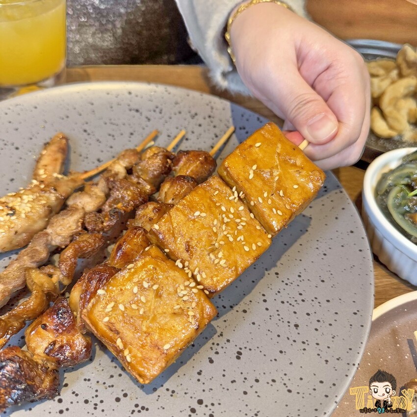 新竹縣竹東鎮新竹竹東LAZY 1983 餐酒館。這家可能是竹東酒類最多的餐酒館！ 串烤全烤不油炸！ (串烤.烤物物菜單營業時間地址電話) - 跟著踢小米吃喝玩樂趣