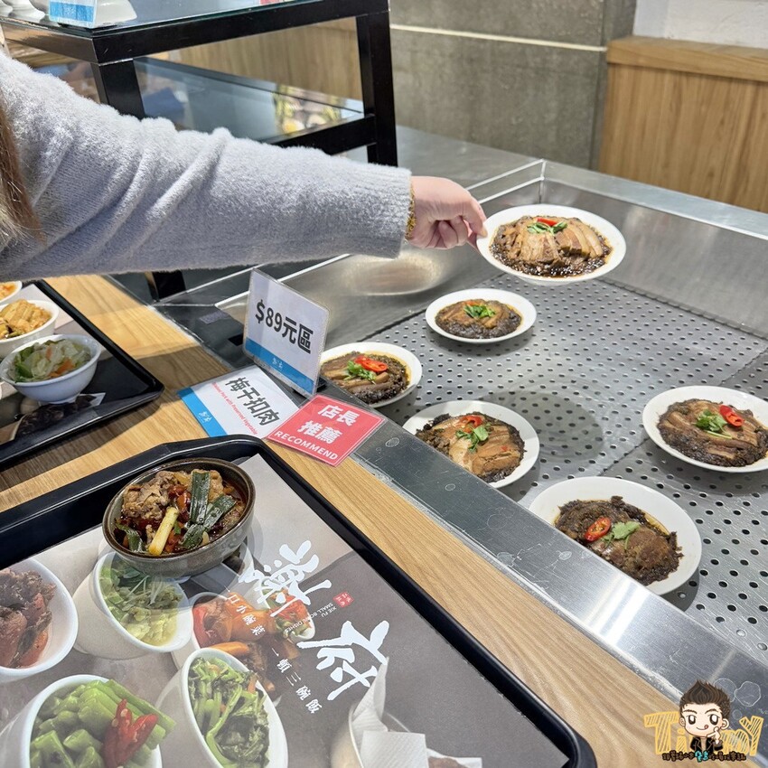 新竹縣竹北市新竹縣竹北謝府小碗菜。 全台首家可以吃到有溫度的小碗菜！ 內用只要29元起。就有白飯、粥、楊枝甘露和3種小菜免費吃到飽！ (菜單營業時間地址電話) - 跟著踢小米吃喝玩樂趣