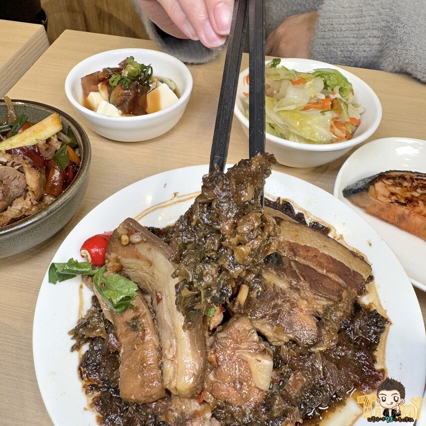 新竹縣竹北市新竹縣竹北謝府小碗菜。 全台首家可以吃到有溫度的小碗菜！ 內用只要29元起。就有白飯、粥、楊枝甘露和3種小菜免費吃到飽！ (菜單營業時間地址電話) - 跟著踢小米吃喝玩樂趣