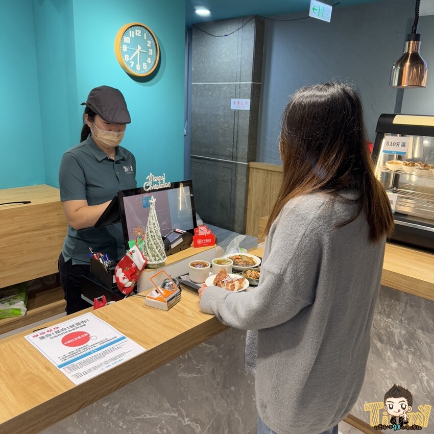 新竹縣竹北市新竹縣竹北謝府小碗菜。 全台首家可以吃到有溫度的小碗菜！ 內用只要29元起。就有白飯、粥、楊枝甘露和3種小菜免費吃到飽！ (菜單營業時間地址電話) - 跟著踢小米吃喝玩樂趣