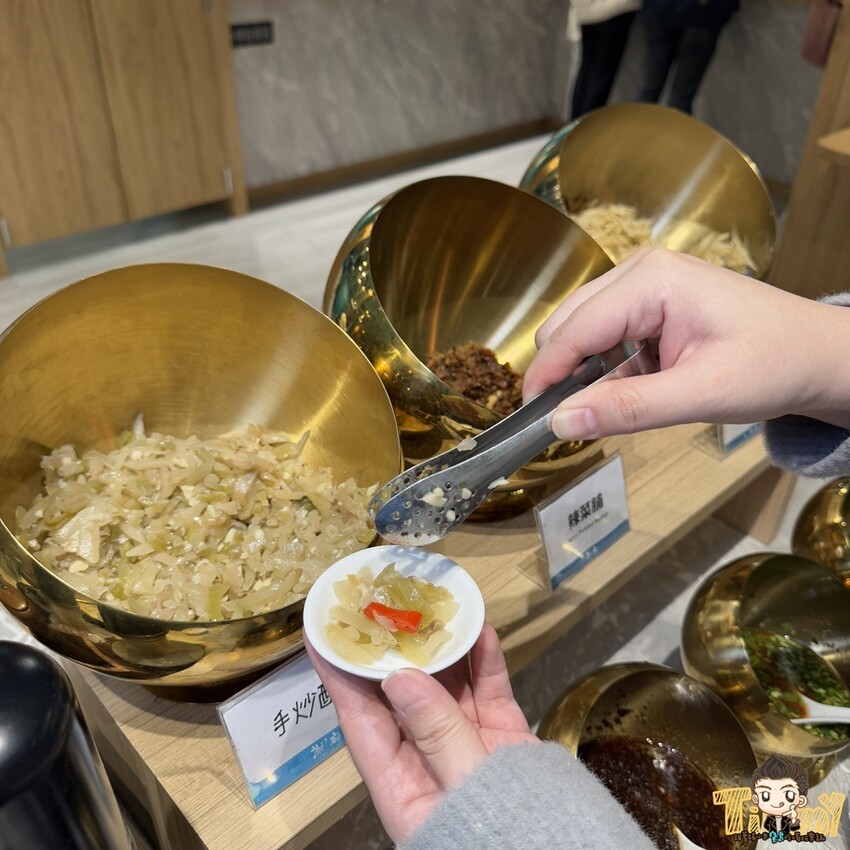 新竹縣竹北市新竹縣竹北謝府小碗菜。 全台首家可以吃到有溫度的小碗菜！ 內用只要29元起。就有白飯、粥、楊枝甘露和3種小菜免費吃到飽！ (菜單營業時間地址電話) - 跟著踢小米吃喝玩樂趣