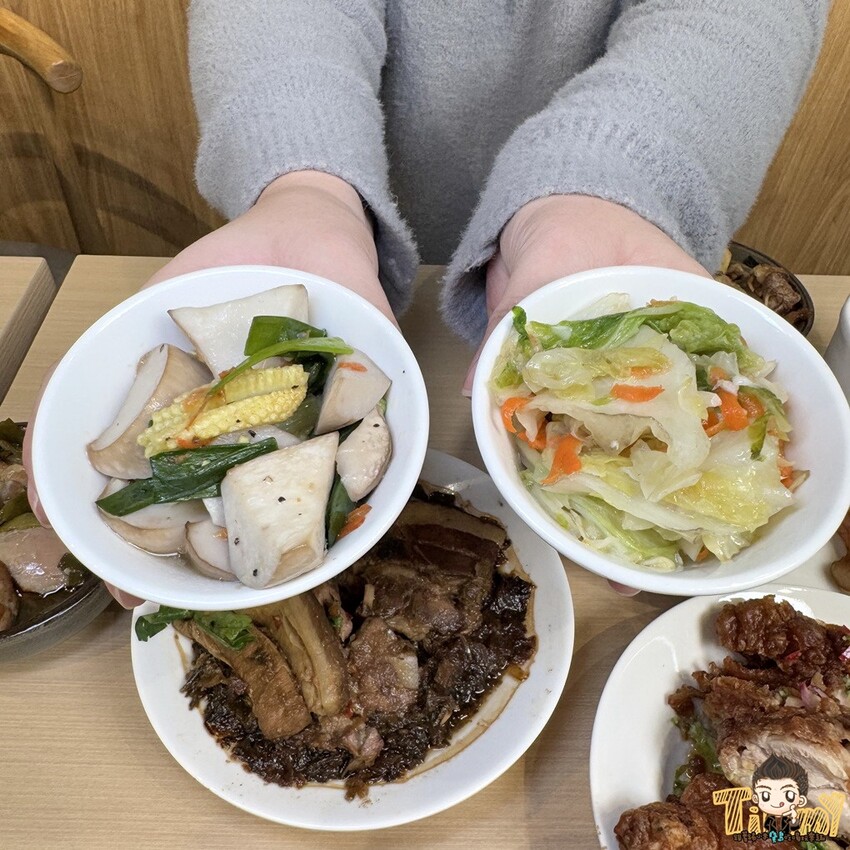 新竹縣竹北市新竹縣竹北謝府小碗菜。 全台首家可以吃到有溫度的小碗菜！ 內用只要29元起。就有白飯、粥、楊枝甘露和3種小菜免費吃到飽！ (菜單營業時間地址電話) - 跟著踢小米吃喝玩樂趣