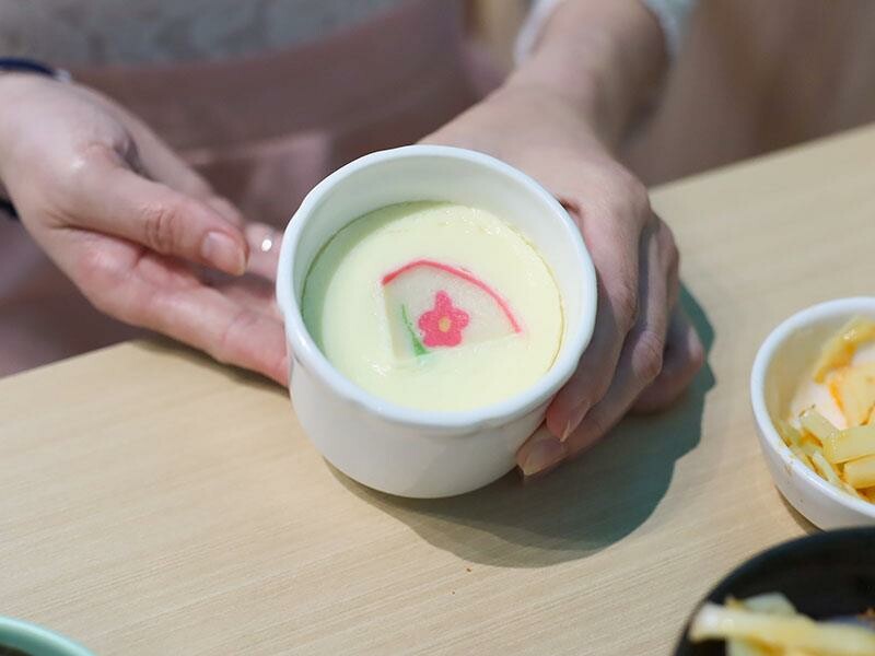 新竹竹北美食推薦！謝府小碗菜招牌滷豬腳必點，白飯、豆花免費續超划算。