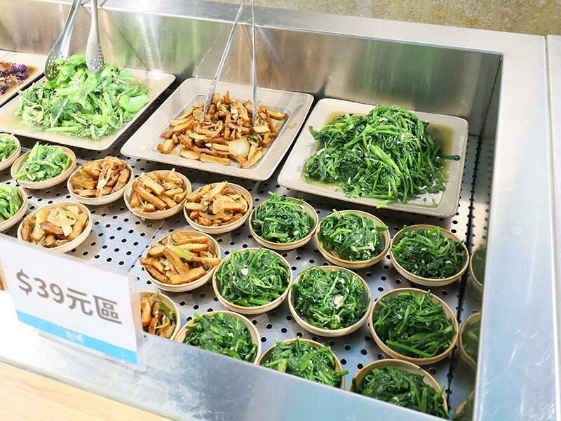 新竹竹北美食推薦！謝府小碗菜招牌滷豬腳必點，白飯、豆花免費續超划算。