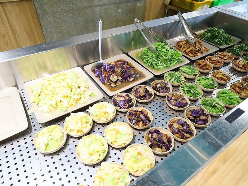 新竹竹北美食推薦！謝府小碗菜招牌滷豬腳必點，白飯、豆花免費續超划算。