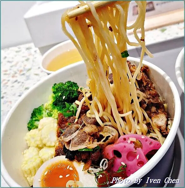 《南港外帶美食推薦》上班族必備健康美味活力餐點/美味湯心拌麵