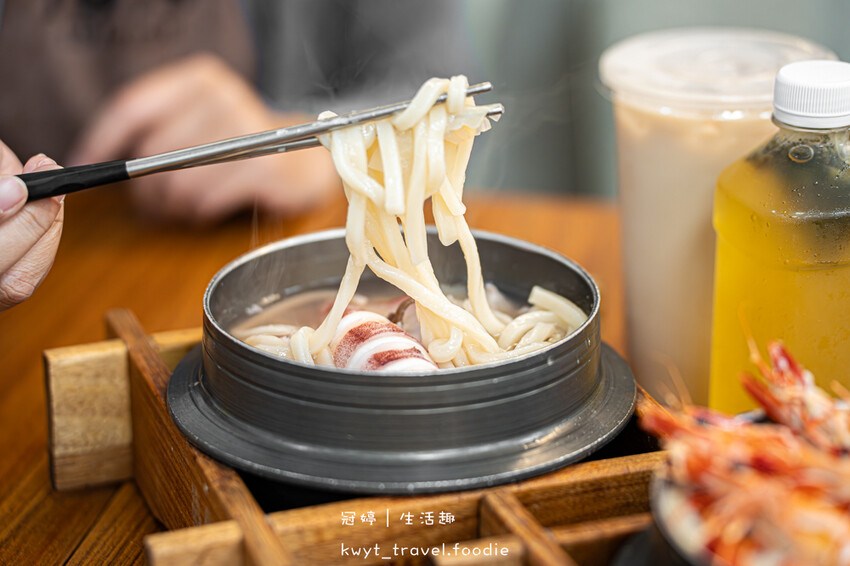 高雄楠梓小吃美食_昌昌鍋燒藍昌店，95元吃現煮爆料鍋燒，免費飲料吧暢飲，高雄大學美食推薦_2025菜單 – 冠婷生活趣