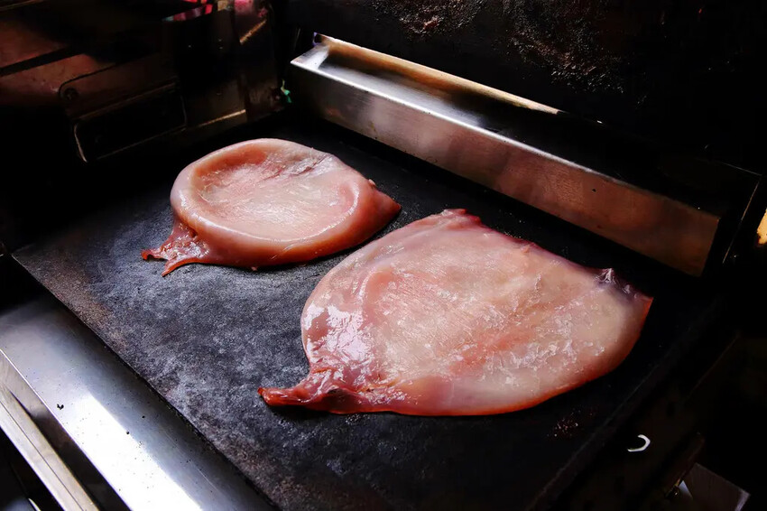【迪化街美食】全台灣最好吃的魷魚-魷布院,年節暢銷零食、放假 【迪化街美食】全台灣最好吃的魷魚-魷布院,年節暢銷零食、放假