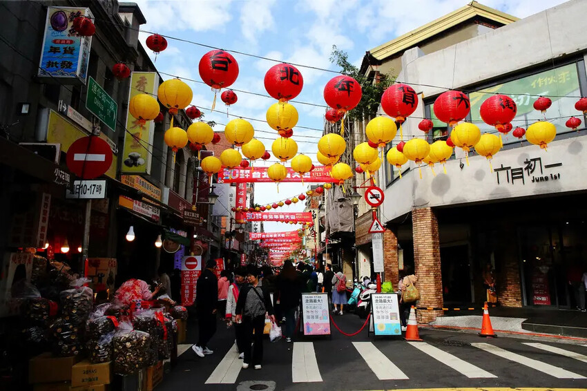 【迪化街美食】全台灣最好吃的魷魚-魷布院,年節暢銷零食、放假 【迪化街美食】全台灣最好吃的魷魚-魷布院,年節暢銷零食、放假