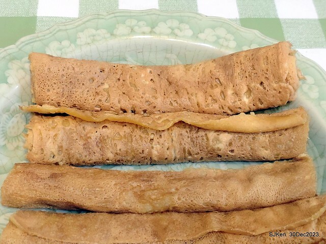 高雄西子灣隧道外小吃攤蛋板捲(Japanese Egg roll), Kaohsiung, Taiwan, Dec 30, 2023 高雄西子灣隧道外小吃攤蛋板捲(Japanese Egg roll), Kaohsiung, Taiwan, Dec 30, 2023