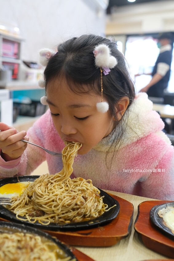 70元吃到飽，鐵板麵讓你無限續，還有將近40種自助吧免費呷免驚！