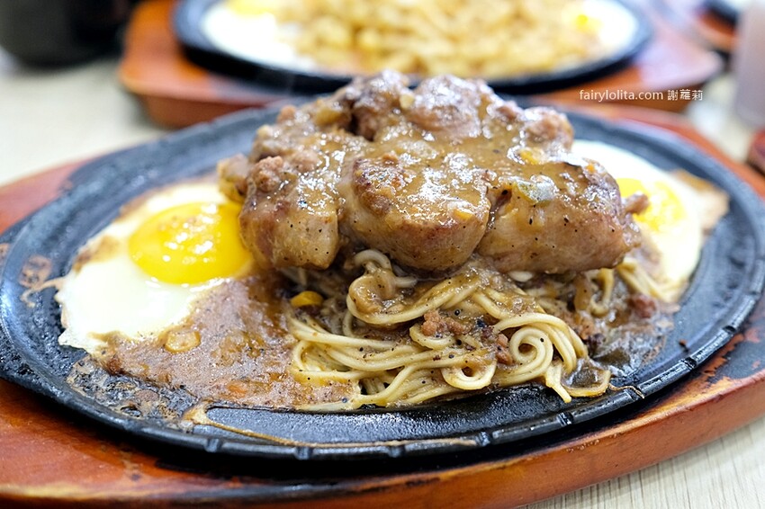 70元吃到飽，鐵板麵讓你無限續，還有將近40種自助吧免費呷免驚！