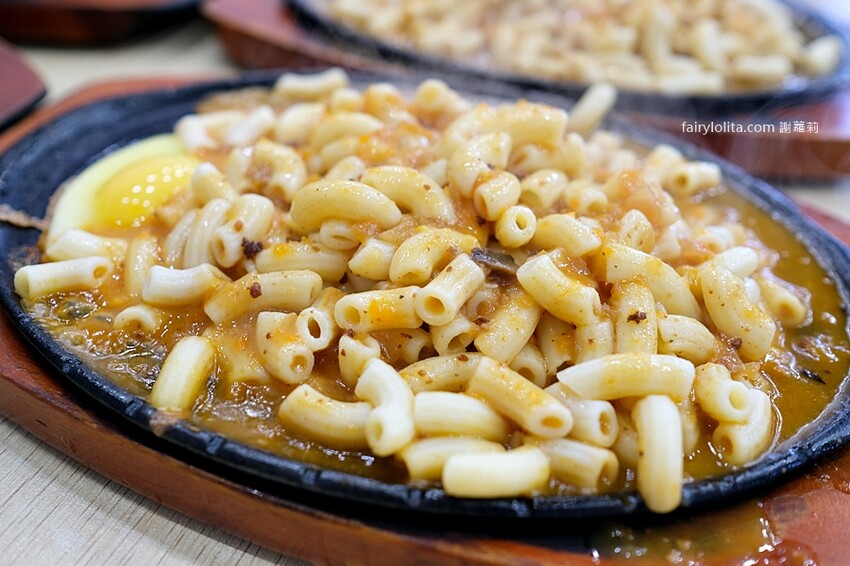 70元吃到飽，鐵板麵讓你無限續，還有將近40種自助吧免費呷免驚！