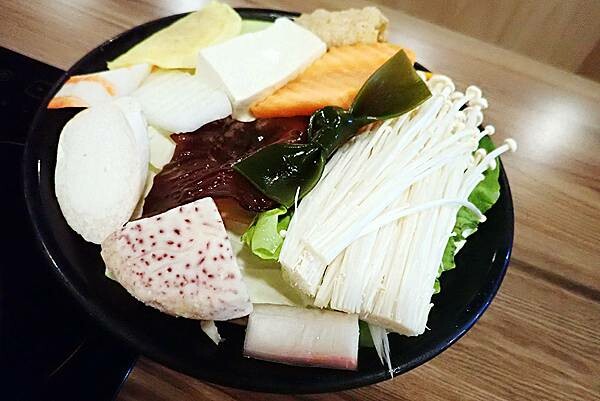 下新莊火鍋推薦│双禾町鍋物│平價小火鍋，松露牛奶鍋,剝皮辣椒鍋非常推薦，新莊美食推薦日式小火鍋-54.jpg
