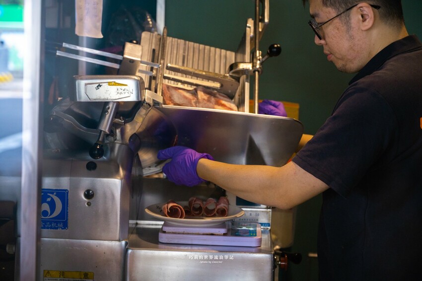 🔥新開幕石頭火鍋蔬菜大骨雞骨熬煮8小時，客製化湯頭這樣點，爆炒層次豐富更升級！