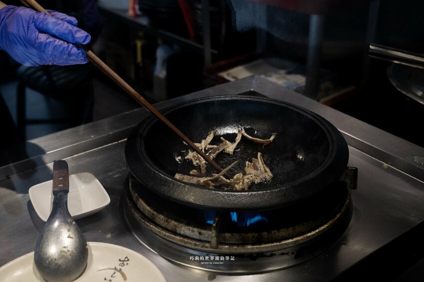 🔥新開幕石頭火鍋蔬菜大骨雞骨熬煮8小時，客製化湯頭這樣點，爆炒層次豐富更升級！