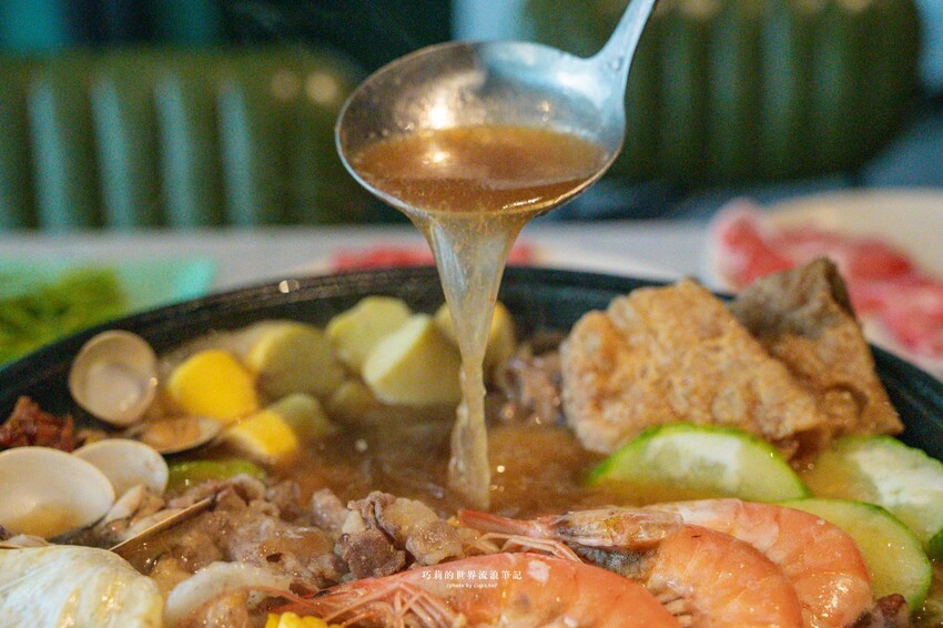 🔥新開幕石頭火鍋蔬菜大骨雞骨熬煮8小時，客製化湯頭這樣點，爆炒層次豐富更升級！