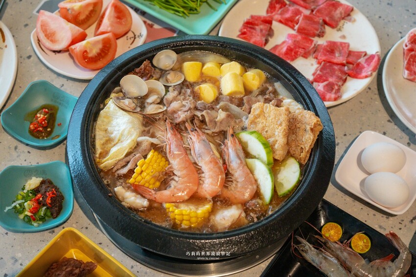 🔥新開幕石頭火鍋蔬菜大骨雞骨熬煮8小時，客製化湯頭這樣點，爆炒層次豐富更升級！