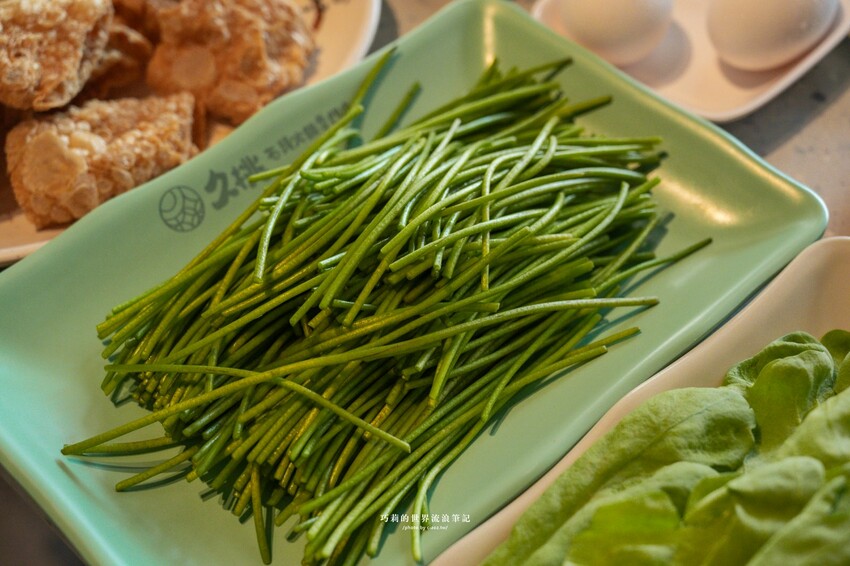 🔥新開幕石頭火鍋蔬菜大骨雞骨熬煮8小時，客製化湯頭這樣點，爆炒層次豐富更升級！