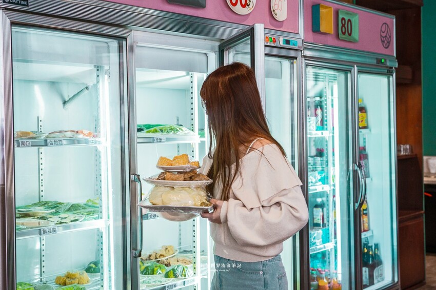 🔥新開幕石頭火鍋蔬菜大骨雞骨熬煮8小時，客製化湯頭這樣點，爆炒層次豐富更升級！