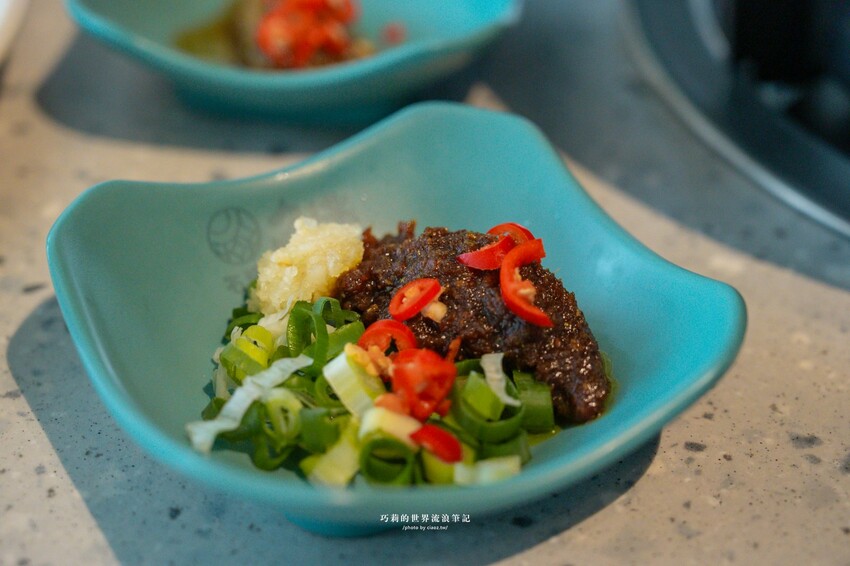 🔥新開幕石頭火鍋蔬菜大骨雞骨熬煮8小時，客製化湯頭這樣點，爆炒層次豐富更升級！