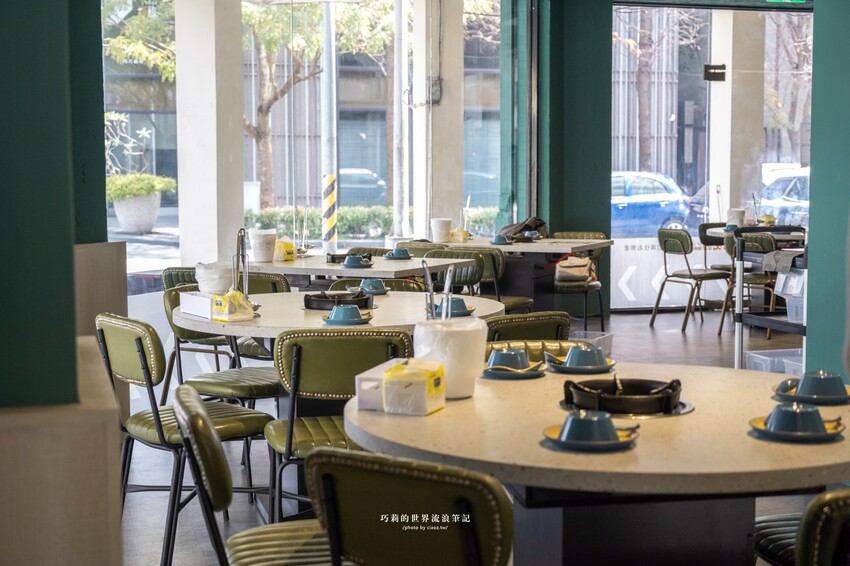 🔥新開幕石頭火鍋蔬菜大骨雞骨熬煮8小時，客製化湯頭這樣點，爆炒層次豐富更升級！