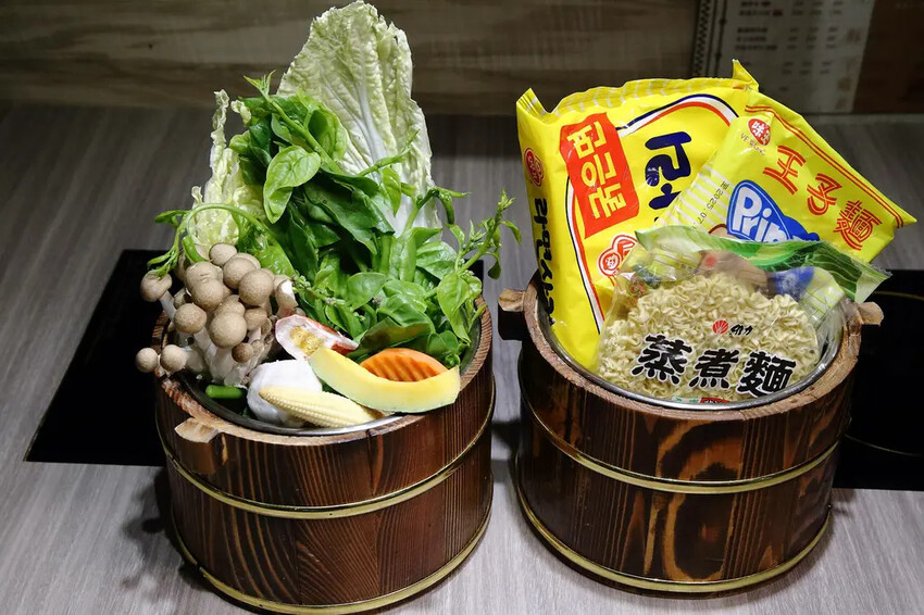 火車讚石頭火鍋，蘆洲超人氣石頭火鍋推薦！只要$389起整櫃蔬